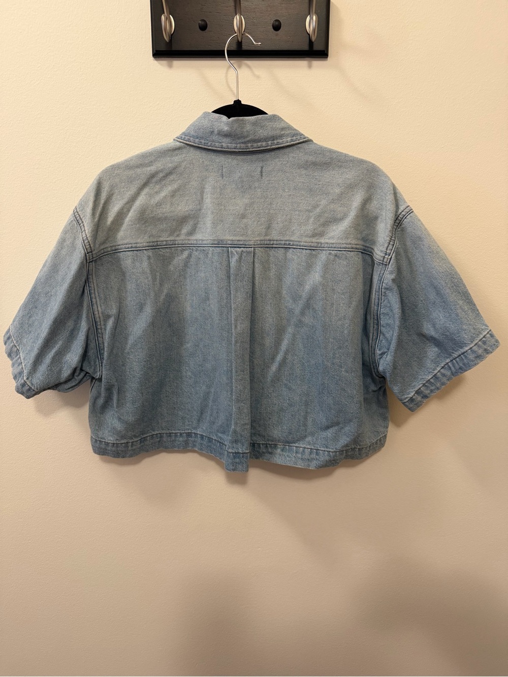Madewell Cropped Light Wash Denim Button-Up Shirt - Picture 4 of 5